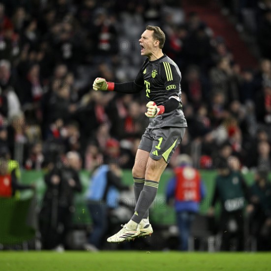 Cheering, goal celebration, goalkeeper Manuel Neuer FC Bayern Munich FCB (01) Football Bundesliga, DFB Cup, Allianz Arena, Munich, Bavaria, Germany