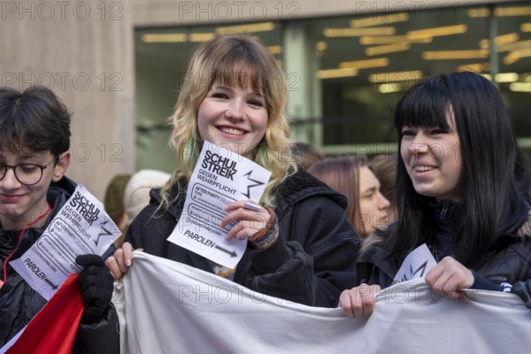 School strike against military service, around 600 participants in a demonstration against the reintroduction of military service, students who stayed away from school and participants from left-wing organizations and parties passed through downtown Essen to protest against the planned new compulsory military service and against other obligations in social service, North Rhine-Westphalia, Germany