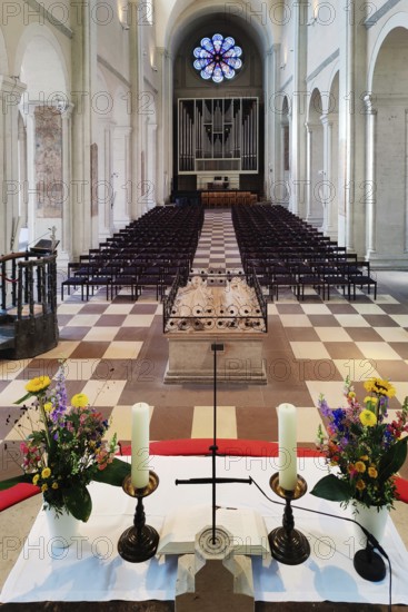 Interior photograph, central nave westwards in the cathedral, Evangelical Lutheran Cathedral Church of St. Blasii in Braunschweig, Lower Saxony, Germany