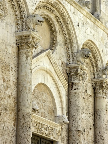 Magnificent stone carvings, figures and reliefs, façade of the Cathedral of San Cerbone, Basilica minor, Piazza Garibaldi, historic centre, Massa Marittima, Province of Grosseto, Tuscany, Italy