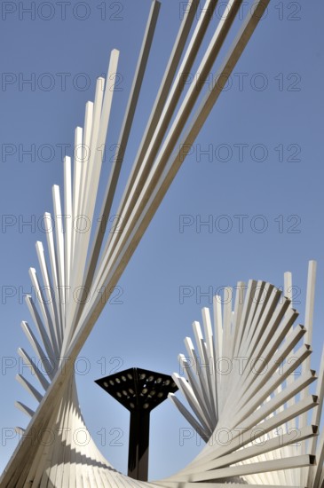 Sculpture Lebenskraft by the Spanish sculptor and draughtsman Andreu Alfaro on Jockel-Fuchs-Platz, Mainz, Rhineland-Palatinate, Germany