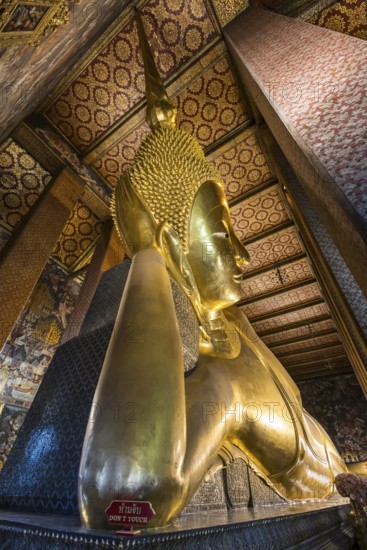 Wat Pho, temple of the reclining Buddha. Sightseeing attraction, architecturally significant temple complex. It is home to Phra Buddhasaiyas. The gilded Buddha statue is 46 metres long and 15 metres high. Bangkok, Thailand