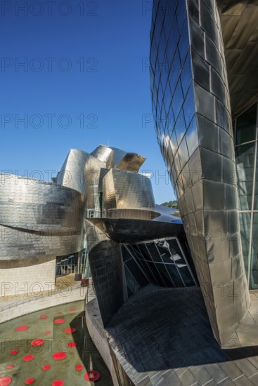Guggenheim Museum Bilbao, architect Frank O. Gehry, Bilbao, Basque Country, Spain