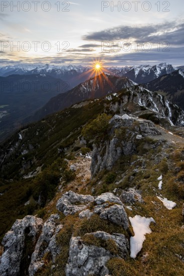 Mountain panorama, mountain landscape with sun star at sunset, at the summit of the Kramerspitz, in autumn, Ammergau Alps, in autumn, Bavarian Prealps, Bavaria, Germany