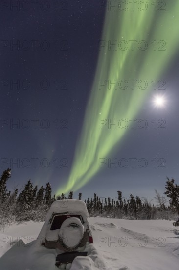 Northern Lights, Aurora borealis, car, snowy, moonlight, winter, snow, Inuvik, Northwest Territories, Canada
