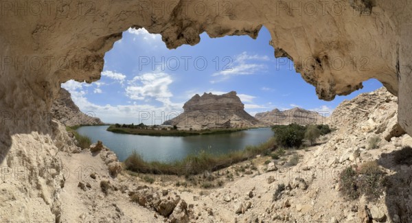 Wadi Sinaq near Hasik, Oman