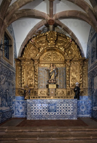 Interior view of the church Igreja Matriz de São Clemente, side altar, azulejos, tiles, tile decoration, Loulé, Algarve, Portugal