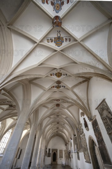 Vault with coat of arms in the late Gothic mortuary, burial place of the cathedral canons, consecrated in 1498, Cathedral of St Salvator or St Willibald, Eichstätt, Upper Bavaria, Germany