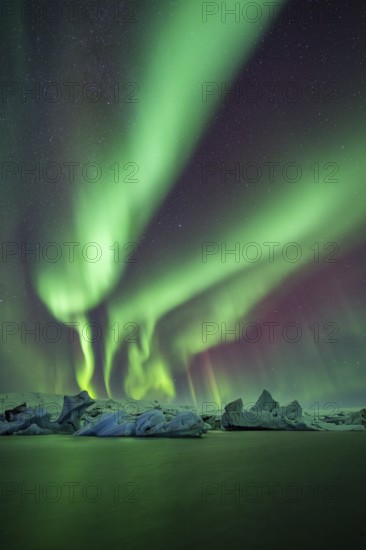 Northern Lights over icebergs in the glacier lagoon, Jökulsarlon, icebergs with glacier, Vatnajökull National Park, Hornafjörður, South Iceland, Iceland