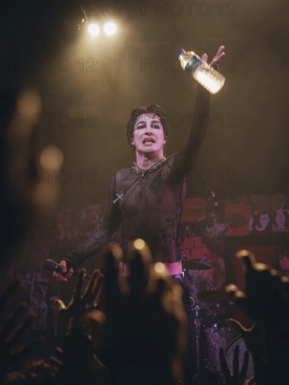 Remington Leith, singer of Palaye Royale live on Death Or Glory EU/UK Tour 2024 at Astra Kulturhaus Berlin on 09.12.2024