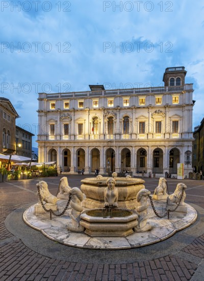 Fontana Contarini and Palazzo Nuovo, Piazza Vecchia, Citta alta, Bergamo, Italy