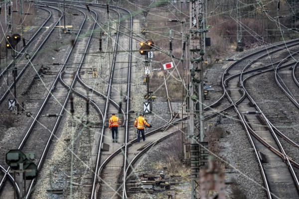 Railway employees check the tracks and switches at the Hagen-Vorhalle marshalling yard, is one of the 9 largest in Germany, it is located on the Wuppertal-Dortmund railway line and has 40 directional tracks on which freight trains of all types are assembled, North Rhine-Westphalia, Germany