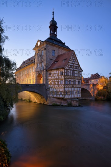 Upper Bridge, Old Town Hall, Regnitz, historic old town, blue hour, evening mood, Bamberg, Upper Franconia, Bavaria, Germany