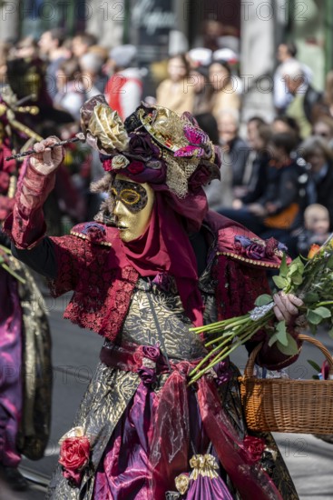 Participants dressed up as jesters from the guest canton of Schwyz, jesters' symposium of the Märchler carnival societies, parade of historically costumed guildsmen, Sechseläuten or Sächsilüüte, Zurich Spring Festival, Zurich, Switzerland