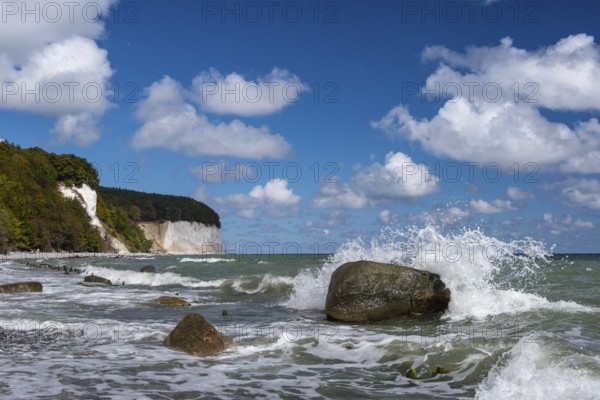 View of chalk cliffs in Jasmund National Park on Rügen, Sassnitz, Rügen, Mecklenburg-Western Pomerania, Germany