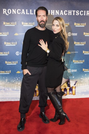 Alec Völkel with his woman Johanna Völkel at the premiere of the 20th Original Roncalli Weihnachtscircus in Berlin's Tempodrom on 20 December 2024