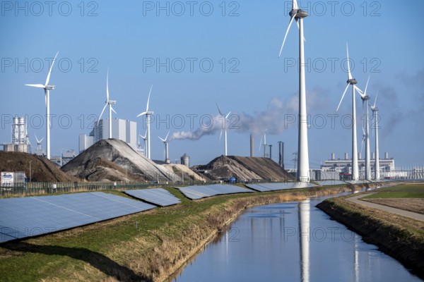 Solar park on the Slaperdijk dike near Eemshaven, test project, 17000 solar modules have been installed over 5 km, the Netherlands has over 22, 000 km of dyke line, here it is being tested whether such an installation is successful and can be expanded, wind farm, in the back the RWE coal-fired power plant Eemshavencentrale Groningen, the Netherlands