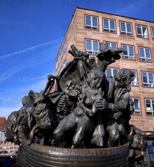 Fool's ship fountain, fountain sculpture, Old Town, Nuremberg, Franconia, Bavaria, Germany