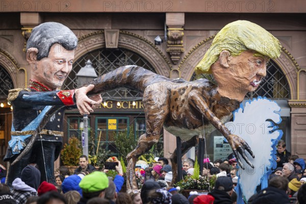 The Frankfurt Shrove Tuesday Parade is taking place across the Römerberg in Frankfurt am Main on 15.02.2026. A motive car symbolically shows how US President Donald Trump wants to appropriate Greenland, Römerberg, Frankfurt am Main, Hesse, Germany