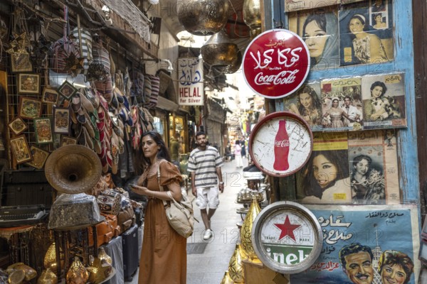 Cairo, Egypt. April 21st 2025. Foreign tourists shopping for gifts and souvenirs in the popular Khan el Khalili Bazaar, part of the Islamic quarter of the Egyptian capital, Cairo, Egypt