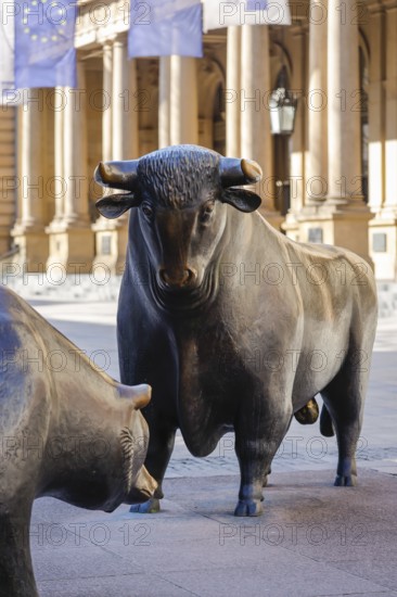 Bull and bear on the stock exchange square in front of the stock exchange, Frankfurt am Main, Hesse, Germany