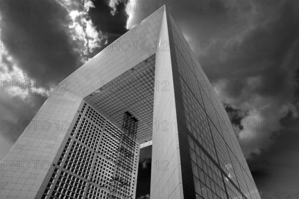 Le Grand Arche, dimensions: H 110, 9 m, W 106, 9 m, L 112 m, in the new La Defence high-rise district, black and white, Paris, France