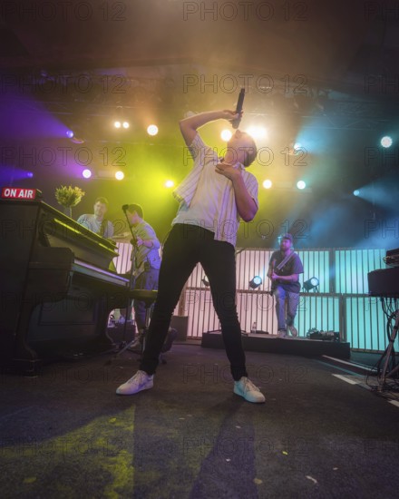 Joris live on Zu Viel Retro Tour at the Astra Kulturhaus in Berlin on 27/03/2025