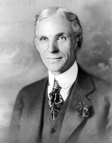 Henry Ford, American inventor, industrialist and, together with 11 other investors, founder of the automotive group Ford Motor Company. The founding capital of 1093 was 28, 000 dollars. Portrait from 1919, USA His concept of assembly line production was revolutionary and also had an impact on the industrial production of other goods. He is one of the most important entrepreneurs of the 20th century. Historical, Contemporary History, Economic History
