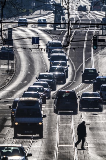 City centre traffic, Hobeisenstrasse, Martin-Luther-Strasse in front, Essen-Holsterhausen, Essen, North Rhine-Westphalia, Germany