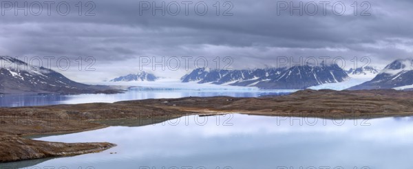 Hornbaekpollen, Hornbækpollen, small bay at Liefdefjorden, east of Erikbreen, Haakon VII Land in summer, Spitsbergen, Svalbard, Norway