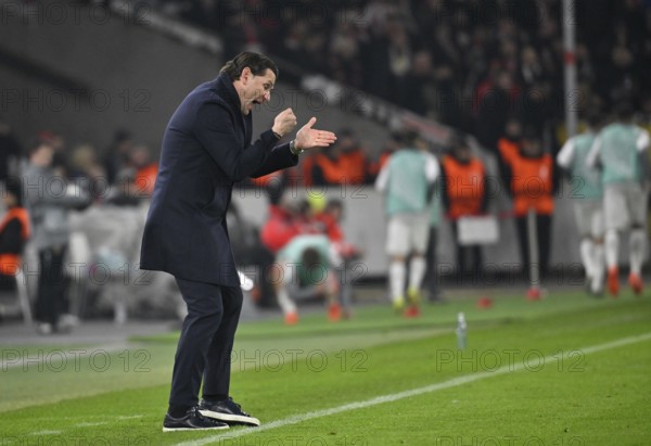 Coach Gerardo Seoane BSC Young Boys Bern on the sidelines gesture gesture soccer, UEFA EUROPA LEAGUE, MHPArena, MHP Arena Stuttgart, Baden-Württemberg, Germany