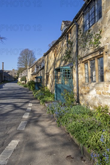 Honey-coloured limestone houses, street, Snowshill, The Cotswolds, England, Great Britain