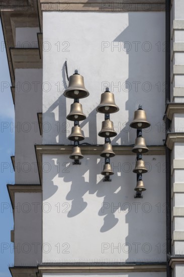 Glockenspiel on the Sparkasse building, inaugurated in 20002, market square, Kulmbach, Upper Franconia, Bavaria, Germany
