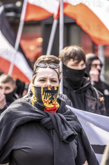 The neo-Nazi group Jung und Stark, JS, demonstrates in the city centre of Essen, demanding the remigration of foreigners, chanting Deutschland den Deutschen Ausländer raus, approx. 150 ultra right-wingers, dressed in black and wearing typical scene clothing, several groups demonstrate against the Nazi march, Essen, North Rhine-Westphalia, Germany