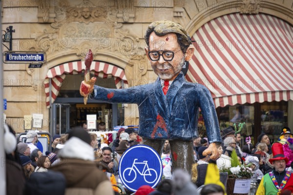 The Frankfurt carnival parade moves across the Römerberg in Frankfurt am Main on 15 February 2026. A float shows the head of the city council, Wolfgang Siefert (Greens), who has been criticised for his transport policy, Römerberg, Frankfurt am Main, Hesse, Germany