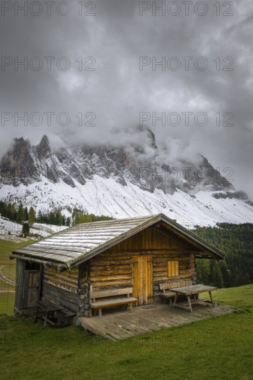 View of a part of the Geisler group from the Gampenwiese, in the foreground an alpine hut, Dolomites, snow, Puez-Geisler nature park Park, St. Magdalena, Funes, Villnößtal, South Tyrol, Italy