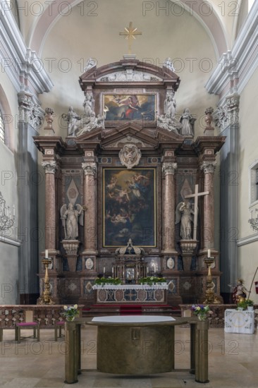 High altar from 1815 in the parish church, founded in 1307, baroqueised in the 18th century, Schärding, Lower Austria, Austria