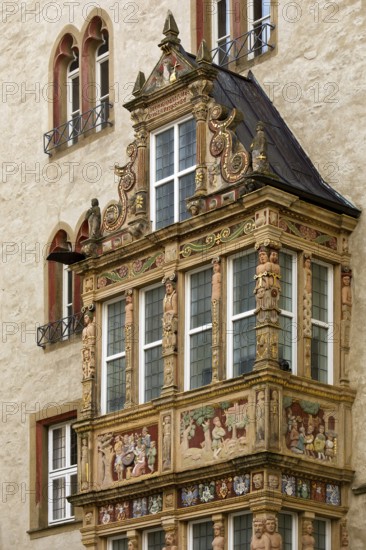 Renaissance oriel on the Tempelhaus, Gothic patrician house on the historic market square, Old Town, Hildesheim, Lower Saxony, Germany