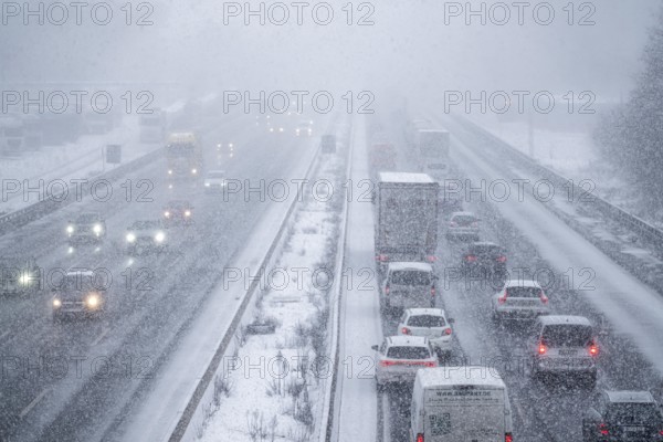 The onset of winter in North Rhine-Westphalia, heavy snowfall, A3 motorway near Hilden, near Ohligser Heide rest area, snow-covered roads, traffic is sometimes just slowing down, North Rhine-Westphalia, Germany