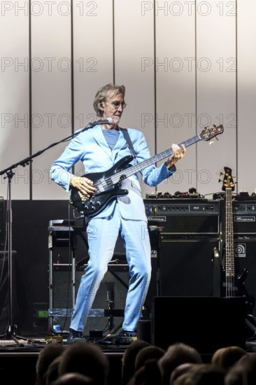 Mike Rutherford, guitarist and namesake of Mike and the Mechanics live on Looking Back - Living The Years 2025 Tour at the Tempodrom in Berlin on 04.05.2025