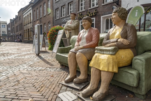Aunt Käthe & Fräulein Sofie sculpture on the market in Straelen, North Rhine-Westphalia, Germany