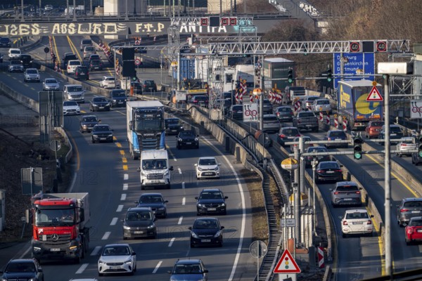 Traffic jam on the A43 motorway near Herne, heading north, in front of the barrier system, the vehicles heavier than 3.5 t stop and are then diverted, behind the barrier there is a dilapidated bridge across the Rhine-Herne Canal, which must be renewed, heavy vehicles must not pass through the bridge, railway bridges, North Rhine-Westphalia, Germany