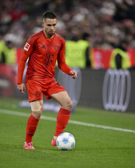 Raphael Guerreiro FC Bayern Munich FCB (22) Action on the ball Allianz Arena, Munich, Bavaria, Germany