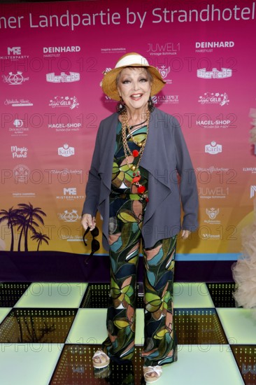 Barbara Schöne at the event Landpartie with Julian F.M. Stöckel at the Strandhotel Vier Jahreszeiten in Buckow, Brandenburg, on 23/08/2024