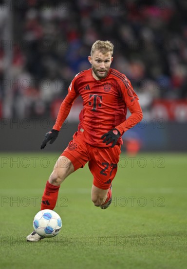 Konrad Laimer FC Bayern Munich FCB (27) Action on the ball Allianz Arena, Munich, Bavaria, Germany