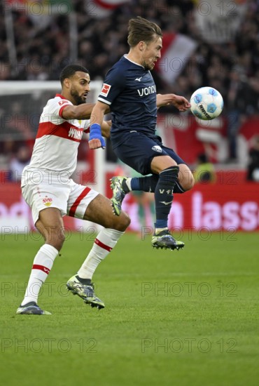 Josha Vagnoman VfB Stuttgart (04) against Felix Passlack VfL Bochum BOC (15) MHPArena, MHP Arena Stuttgart, Baden-Württemberg, Germany
