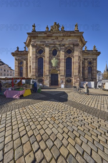 Ludwigskirche, weekly market market, market stall, cobblestone pavement, square, blue sky, cloudless, Am Ludwigsplatz, Saarbrücken, state capital, regional association Saarbrücken, Saarland, Germany