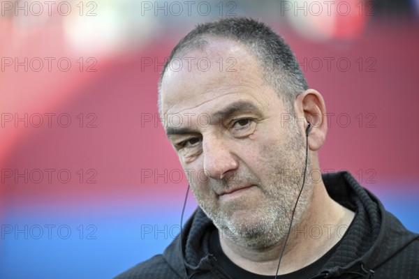 Coach coach Frank Schmidt 1. FC Heidenheim 1846 FCH portrait thoughtful soccer Bundesliga, Voith-Arena, Heidenheim, Baden-Württemberg, Germany