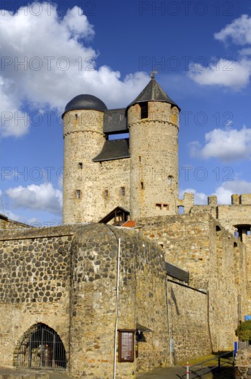 Greifenstein Castle, Glockenwelt, castle, architecture, Glockenwelt Greifenstein Castle, castle complex, blue sky, cumulus clouds, montage, (M), Greifenstein Castle, Hesse, Federal Republic of Germany