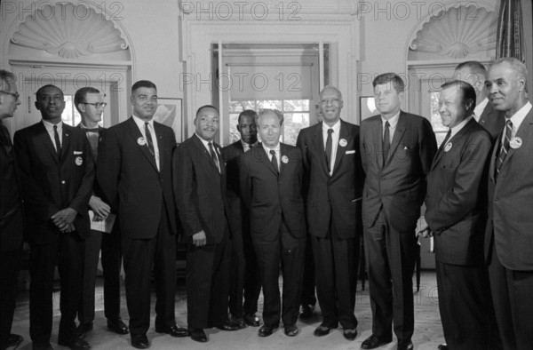 John F. Kennedy with representatives of the civil rights movement in the Oval Office, August 1963, USA John Fitzgerald Kennedy, JFK (29 May 1917 in Brookline, Massachusetts - to his assassination on 22 November 1963 in Dallas, Texas) was one of the most important American presidents. He was a member of the Democratic Party. His presidency during the 'Cold War' was characterised by many crises: Construction of the Berlin Wall, Cuban Missile Crisis, escalation of the Vietnam War, African-American civil rights movement. He campaigned for the abolition of racial segregation in the southern states and pursued a policy of détente. Under his presidency, the 'Red Telephone' was set up and the treaty banning nuclear weapons testing in the atmosphere, in space and under water was ratified. Contemporary history, historical